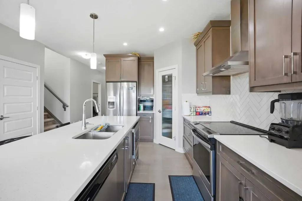 107 Savanna Way NE Calgary AB T3J 0Y6