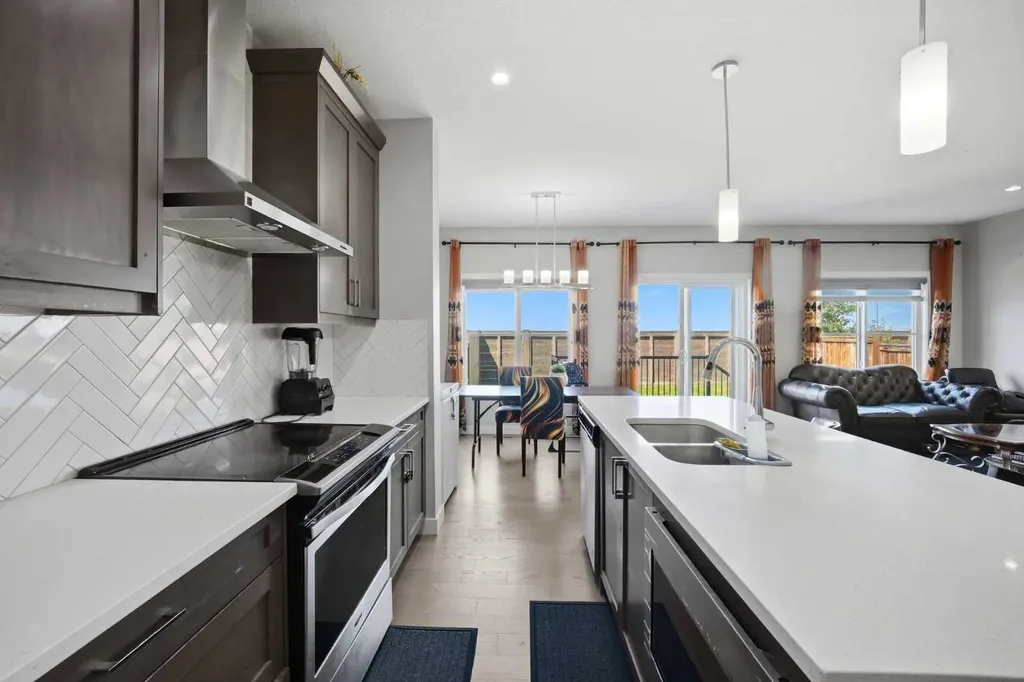 107 Savanna Way Way E Calgary AB T3J 0Y6