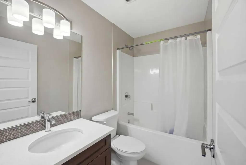 107 Savanna Way Way E Calgary AB T3J 0Y6