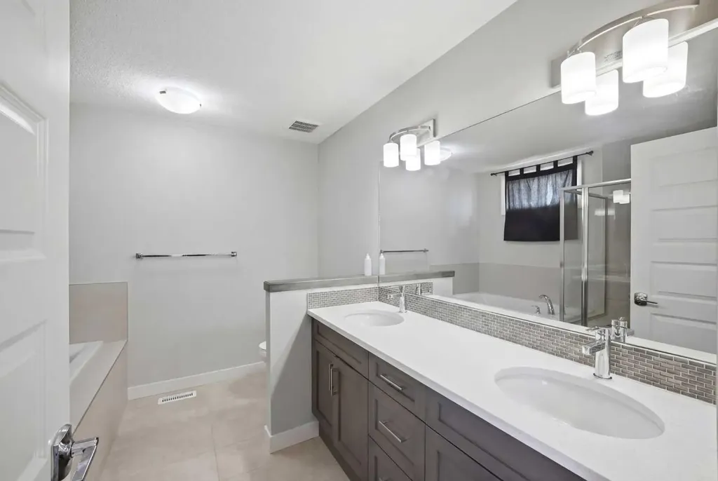 107 Savanna Way Way E Calgary AB T3J 0Y6