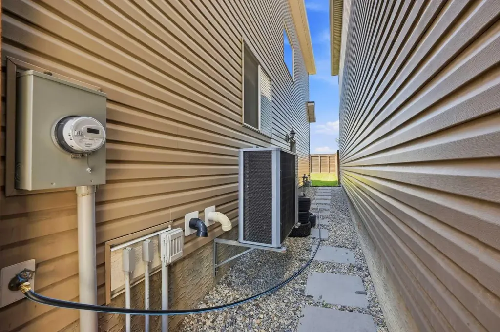 107 Savanna Way Way E Calgary AB T3J 0Y6