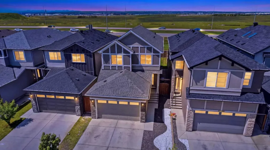 107 Savanna Way Way E Calgary AB T3J 0Y6
