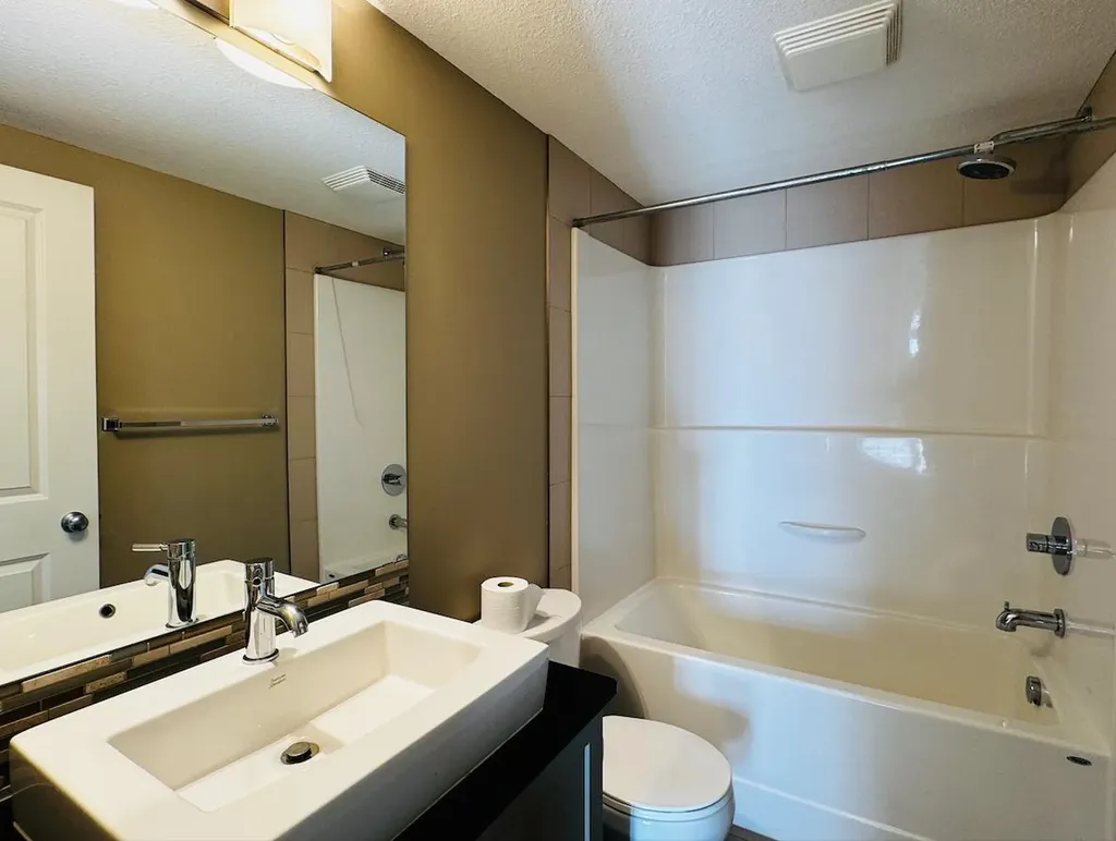 155 Skyview Ranch Way NE Calgary AB T3N0L1