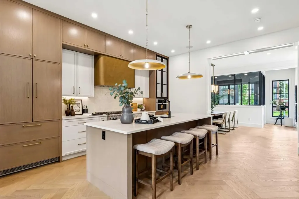 1603 42 Avenue SW Calgary AB T2T 2M4