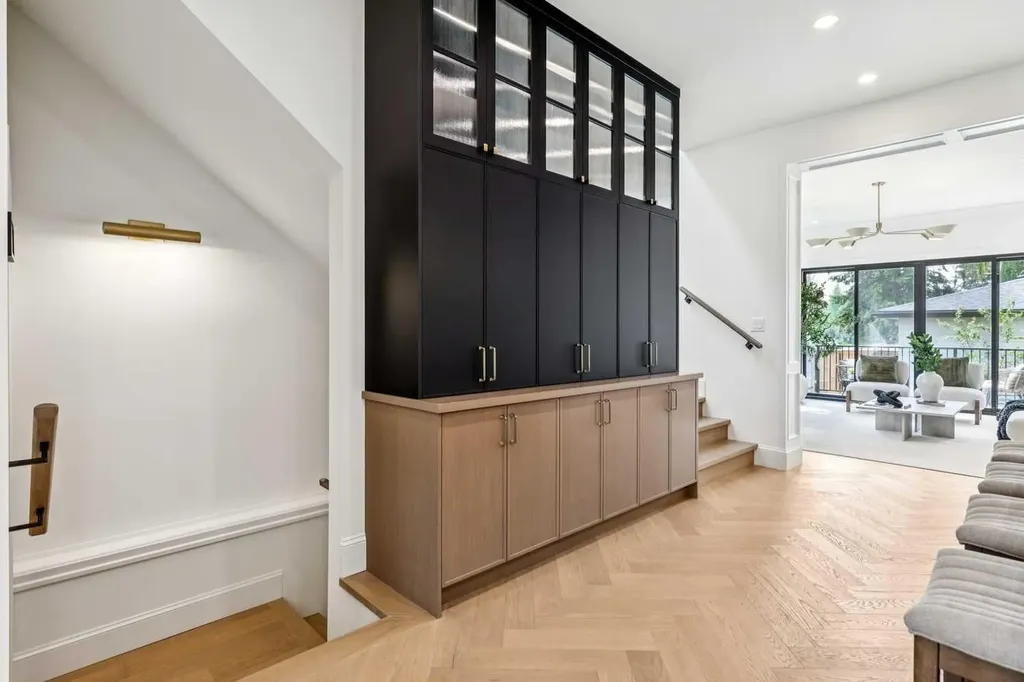 1603 42 Avenue SW Calgary AB T2T 2M4