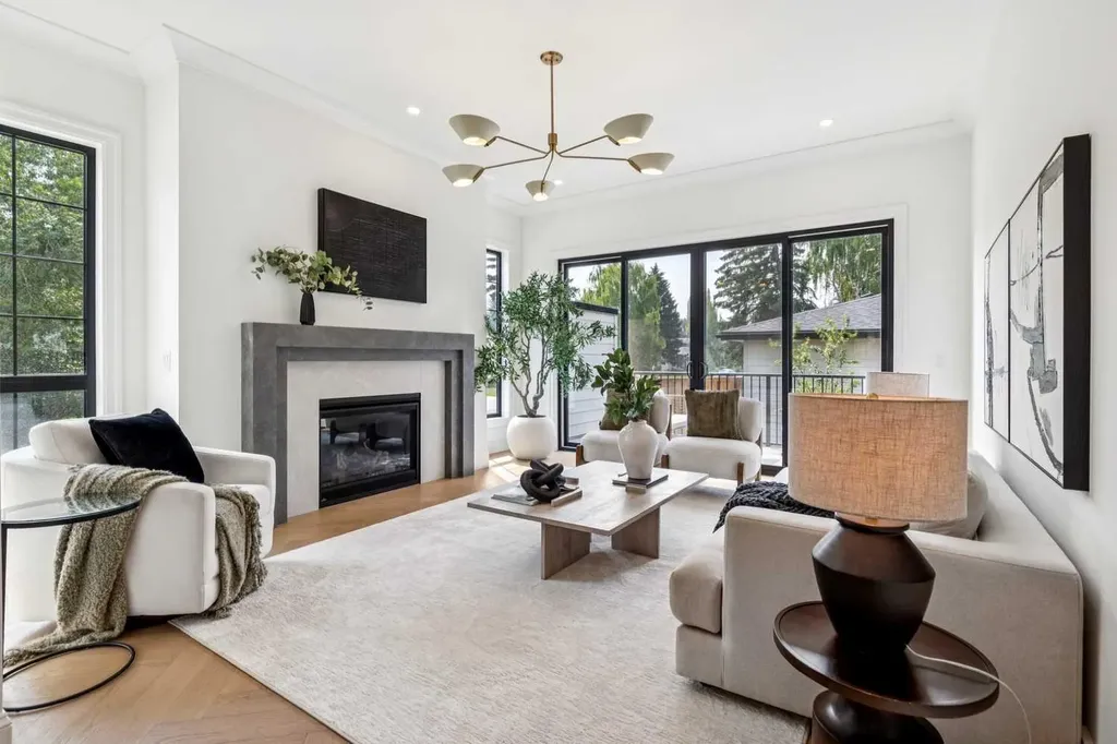 1603 42 Avenue SW Calgary AB T2T 2M4