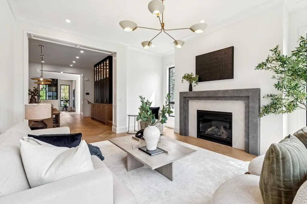 1603 42 Avenue SW Calgary AB T2T 2M4