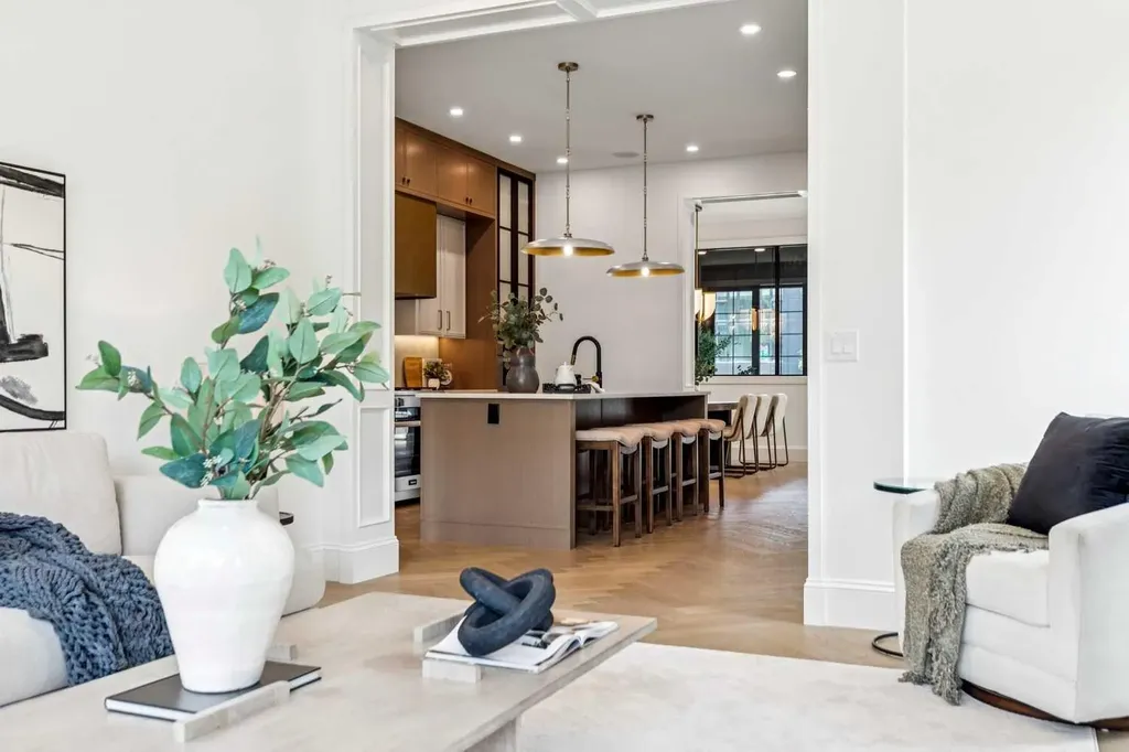 1603 42 Avenue SW Calgary AB T2T 2M4
