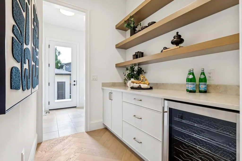 1603 42 Avenue SW Calgary AB T2T 2M4