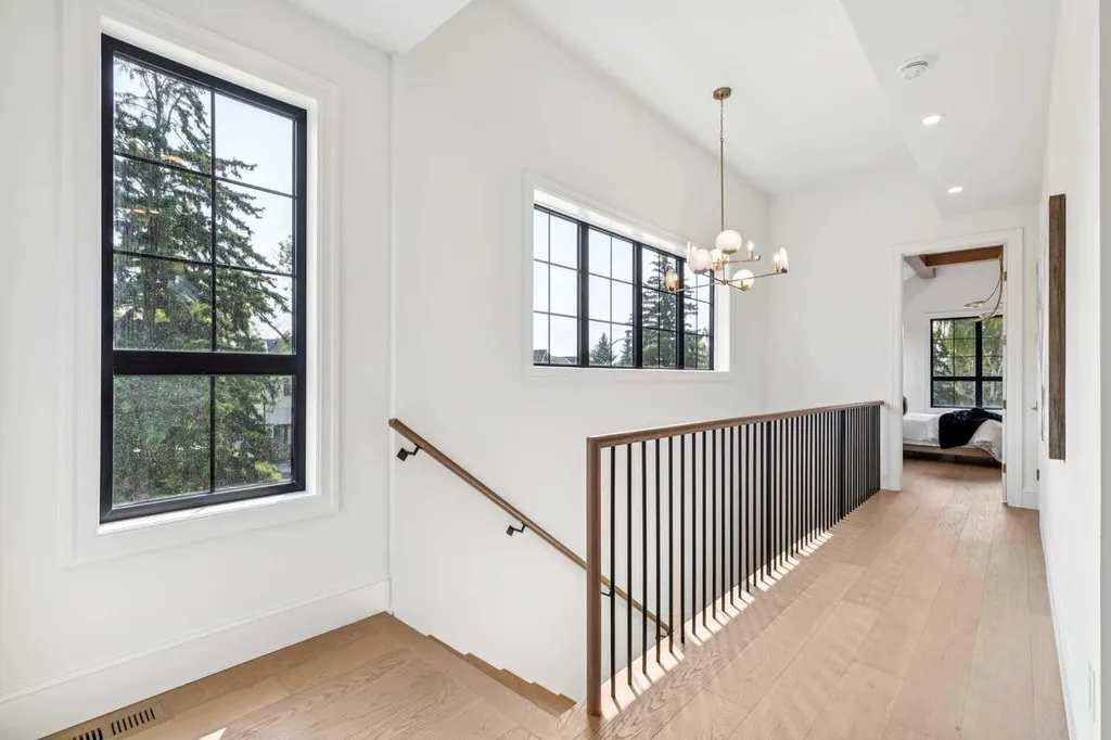 1603 42 Avenue SW Calgary AB T2T 2M4