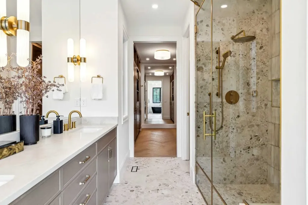 1603 42 Avenue SW Calgary AB T2T 2M4