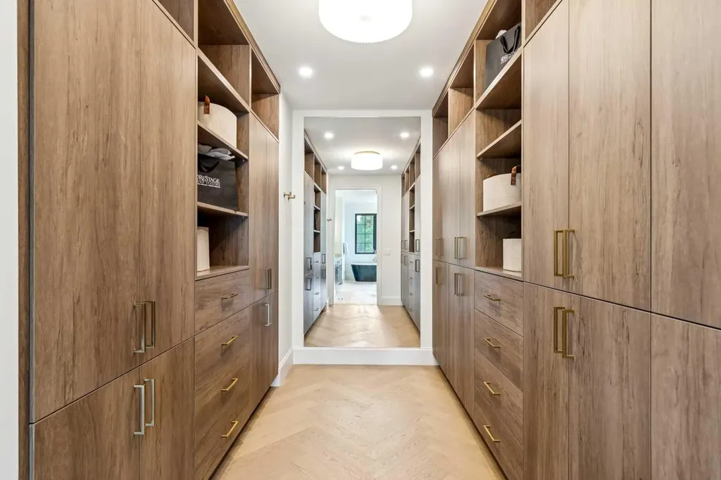 1603 42 Avenue SW Calgary AB T2T 2M4