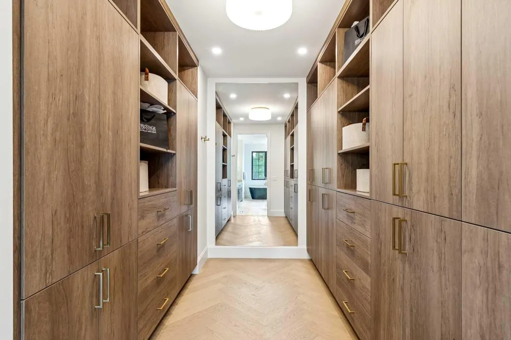 1603 42 Avenue SW Calgary AB T2T 2M4