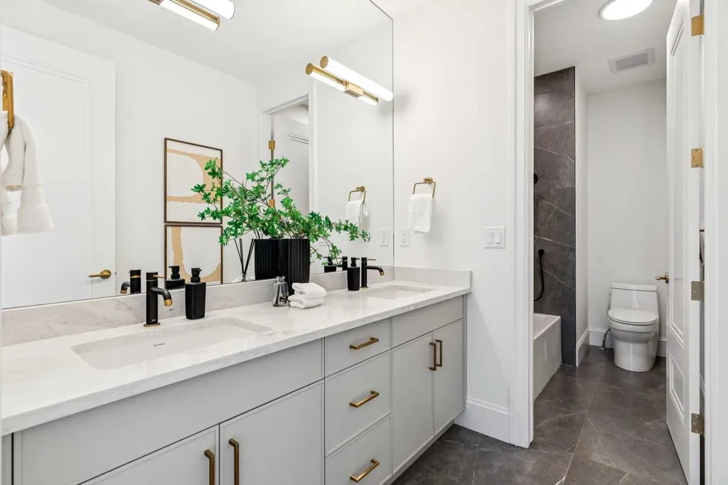1603 42 Avenue SW Calgary AB T2T 2M4