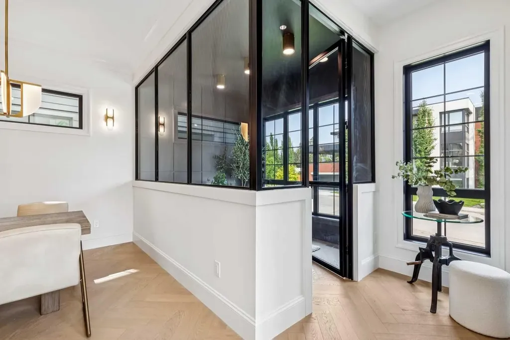 1603 42 Avenue SW Calgary AB T2T 2M4