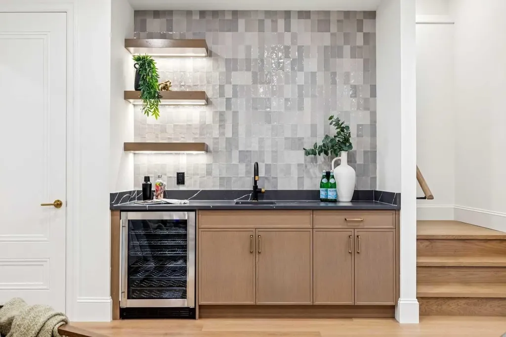1603 42 Avenue SW Calgary AB T2T 2M4