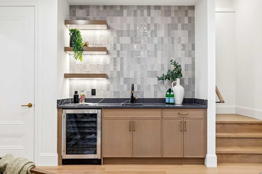 1603 42 Avenue SW Calgary AB T2T 2M4