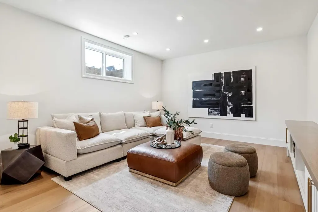 1603 42 Avenue SW Calgary AB T2T 2M4