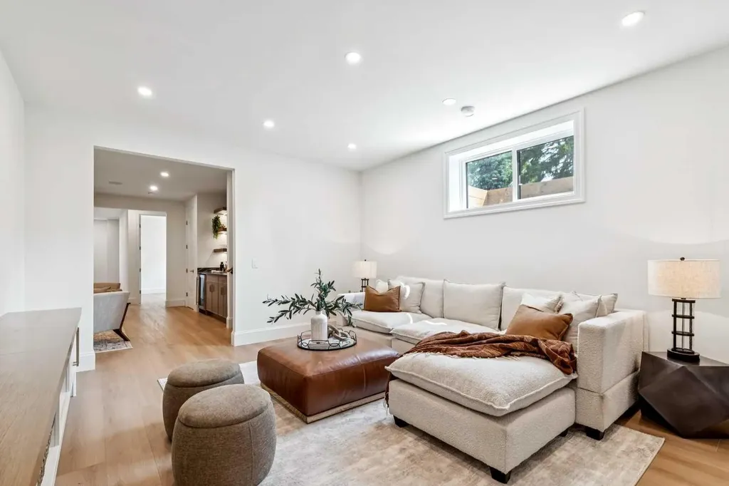 1603 42 Avenue SW Calgary AB T2T 2M4