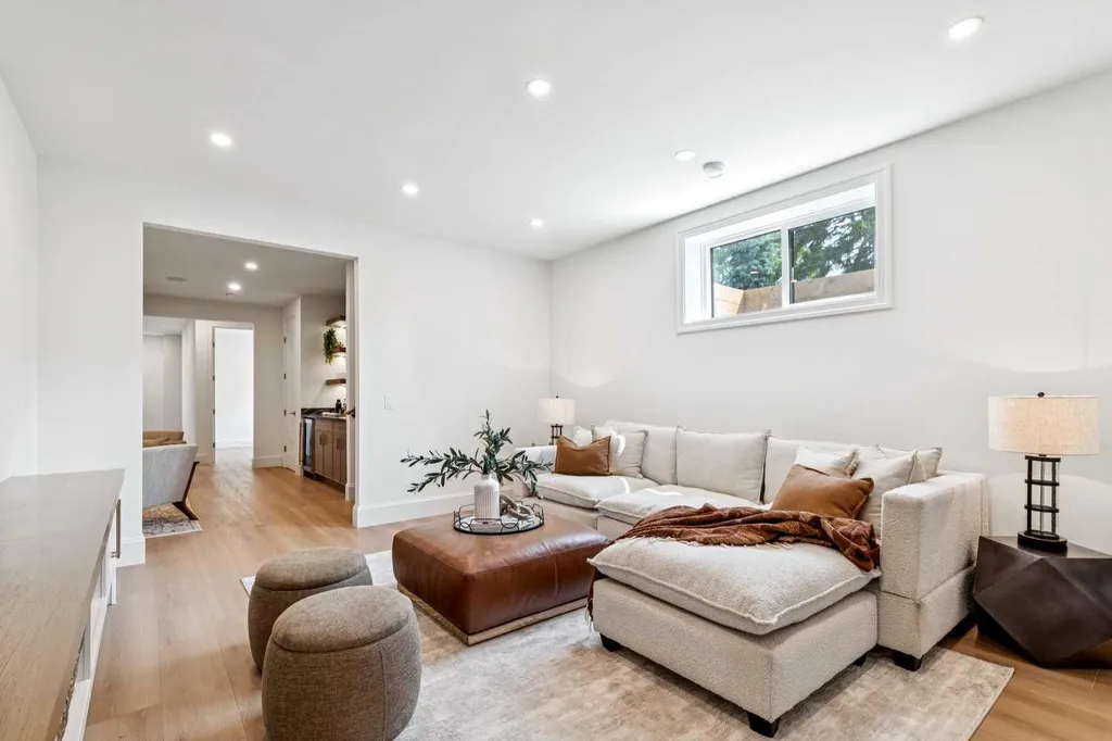 1603 42 Avenue SW Calgary AB T2T 2M4