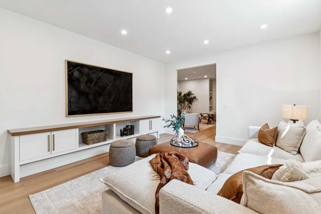 1603 42 Avenue SW Calgary AB T2T 2M4