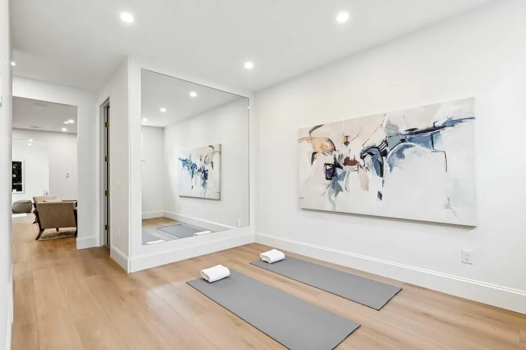 1603 42 Avenue SW Calgary AB T2T 2M4