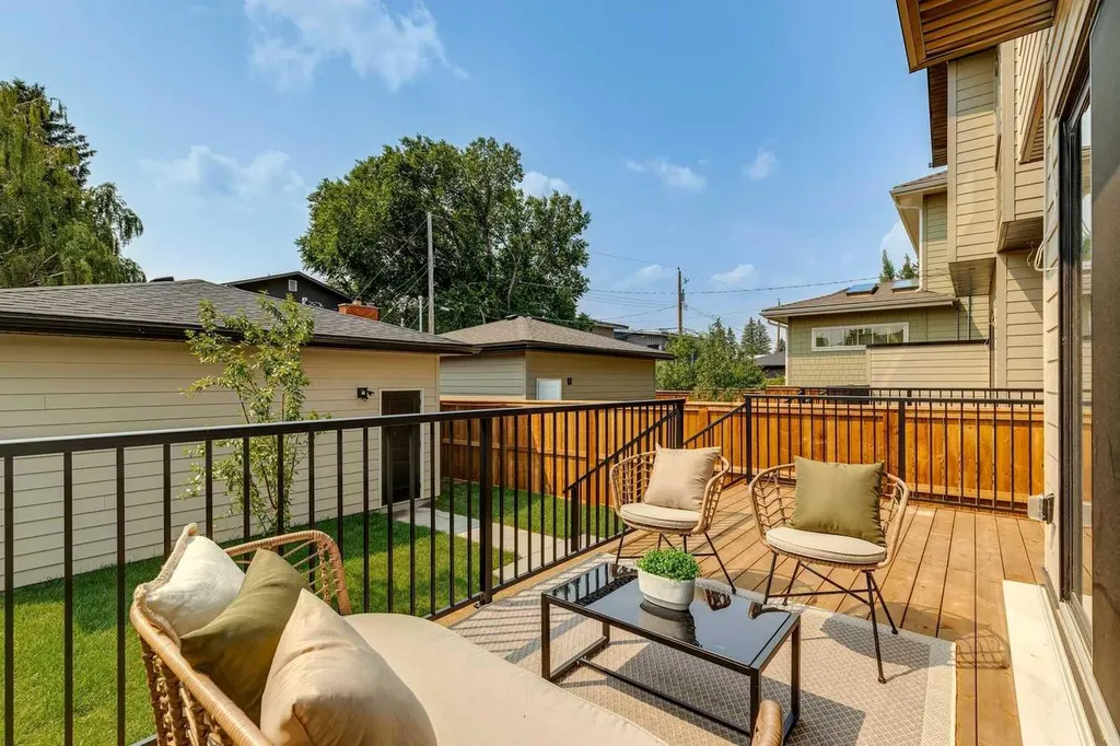 1603 42 Avenue SW Calgary AB T2T 2M4