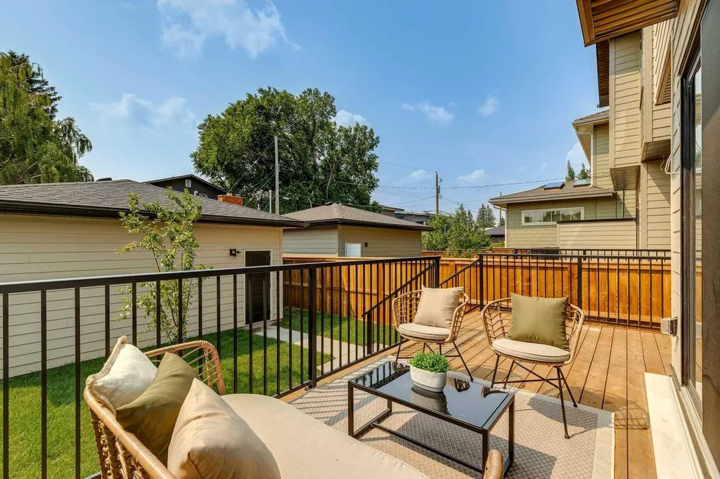 1603 42 Avenue SW Calgary AB T2T 2M4