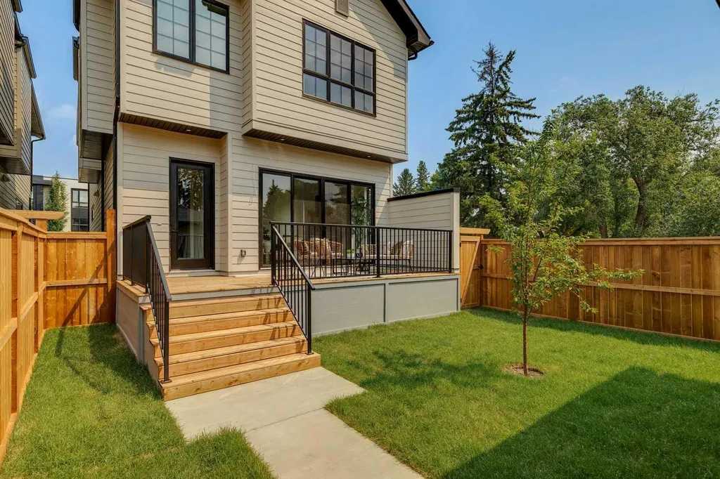 1603 42 Avenue SW Calgary AB T2T 2M4