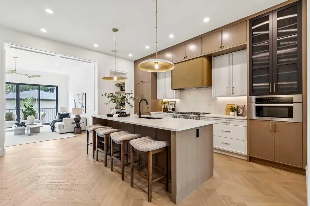 1603 42 Avenue SW Calgary AB T2T 2M4