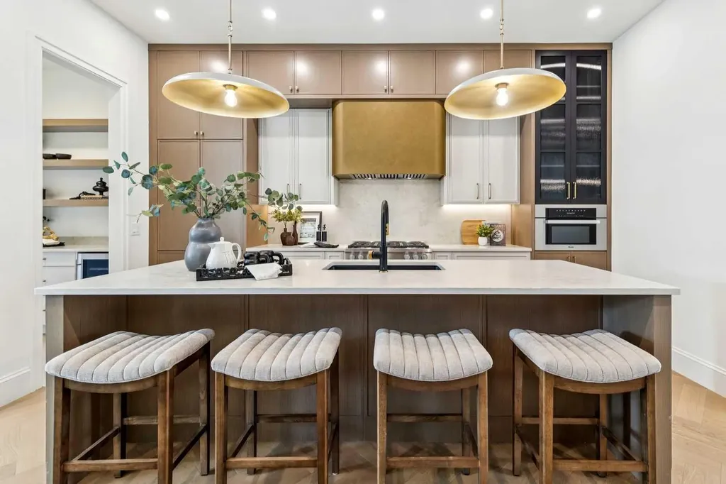 1603 42 Avenue SW Calgary AB T2T 2M4
