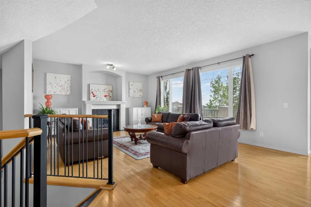 121 Sherwood Way NW Calgary AB T3R 1M8