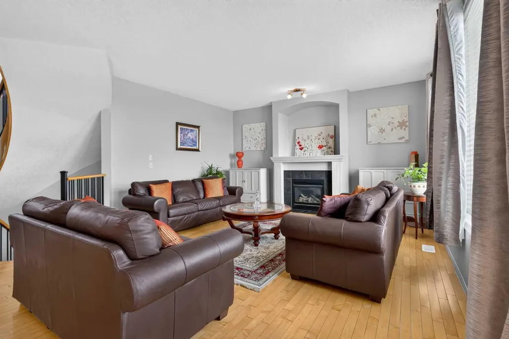 121 Sherwood Way NW Calgary AB T3R 1M8