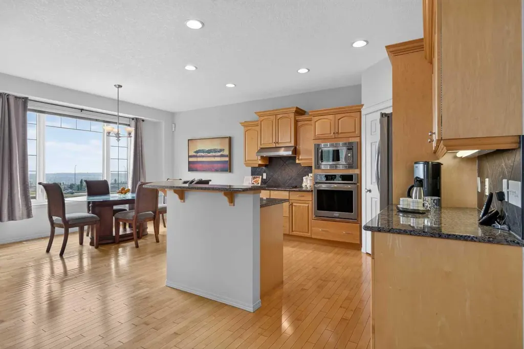 121 Sherwood Way NW Calgary AB T3R 1M8