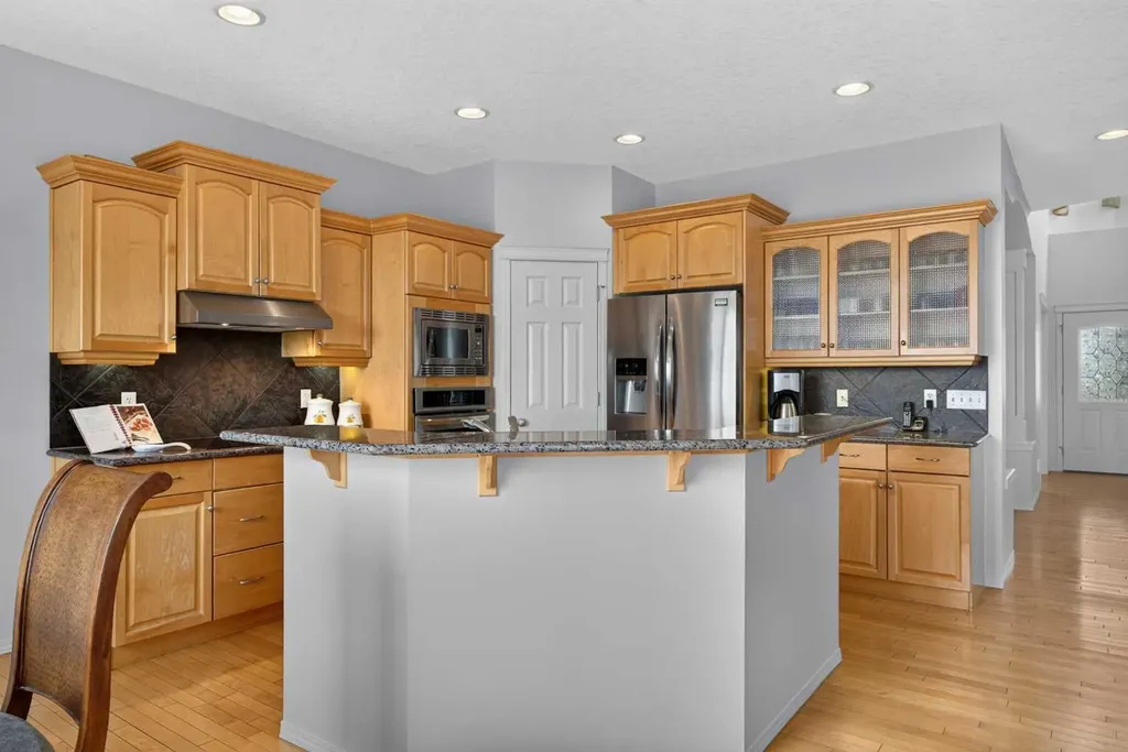 121 Sherwood Way NW Calgary AB T3R 1M8