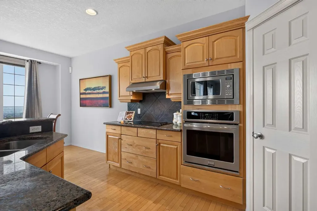 121 Sherwood Way NW Calgary AB T3R 1M8