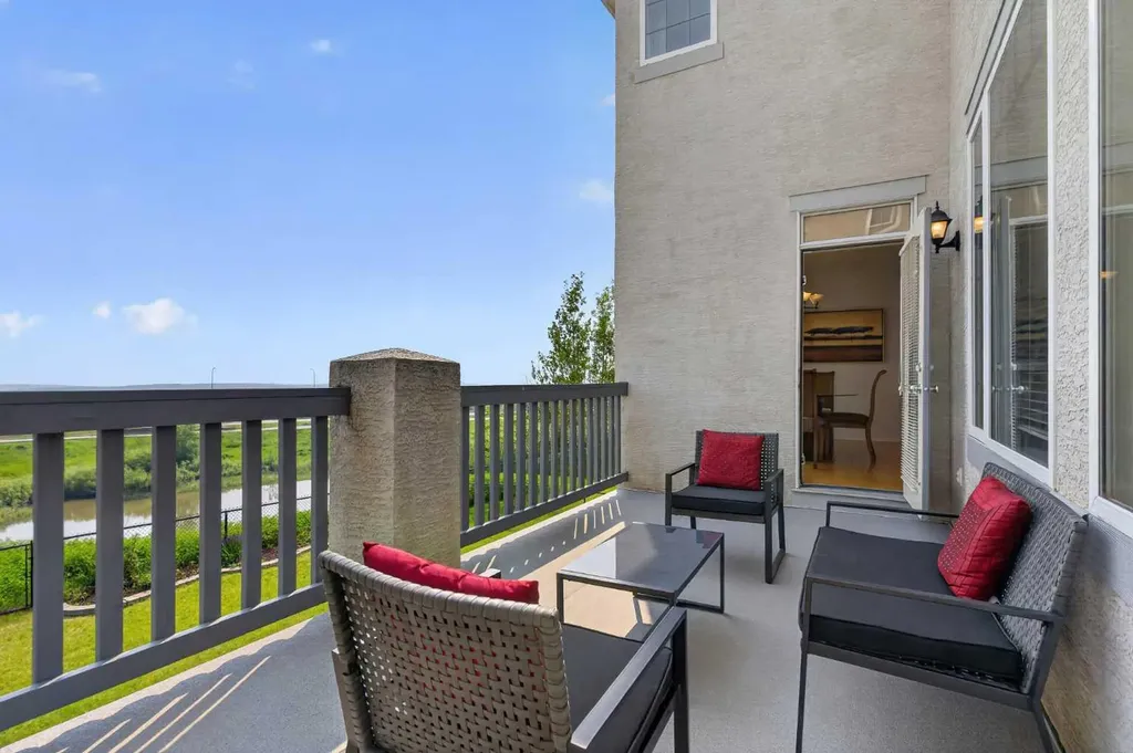 121 Sherwood Way NW Calgary AB T3R 1M8