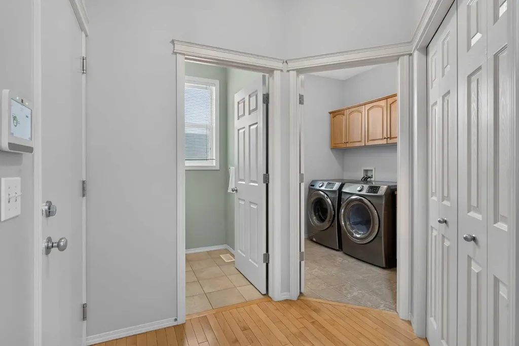 121 Sherwood Way NW Calgary AB T3R 1M8