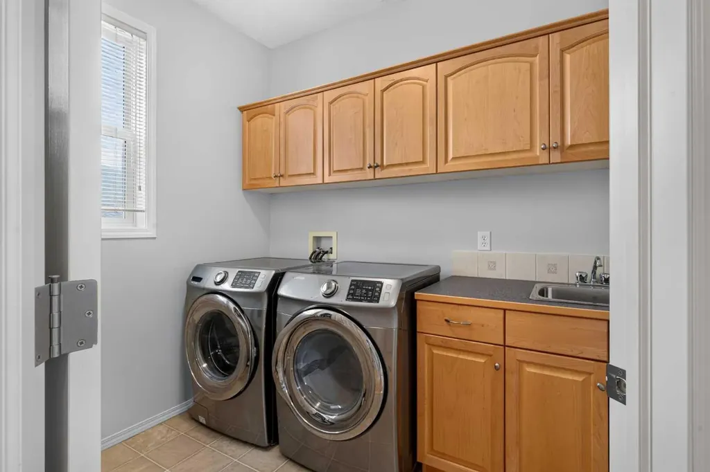121 Sherwood Way NW Calgary AB T3R 1M8