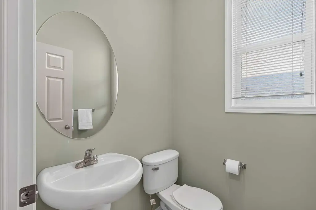 121 Sherwood Way NW Calgary AB T3R 1M8