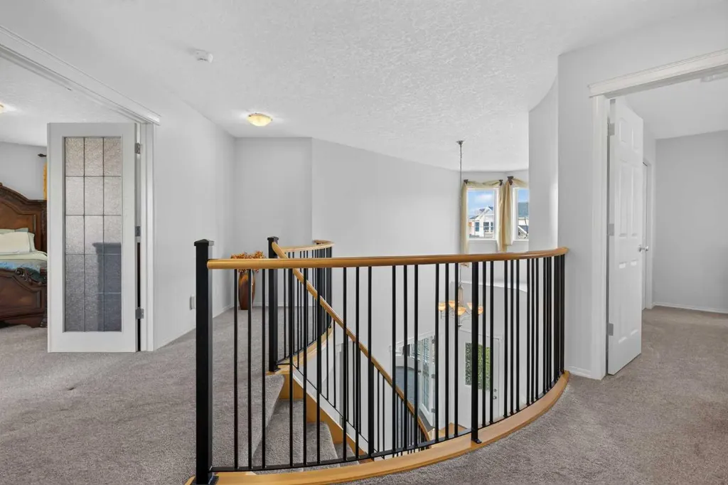 121 Sherwood Way NW Calgary AB T3R 1M8