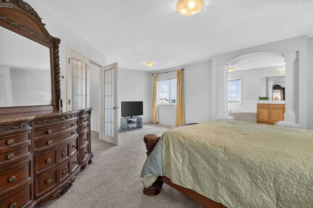121 Sherwood Way NW Calgary AB T3R 1M8