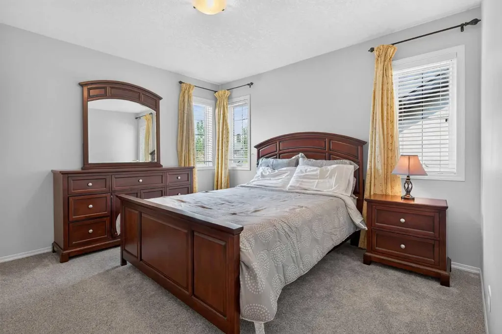 121 Sherwood Way NW Calgary AB T3R 1M8