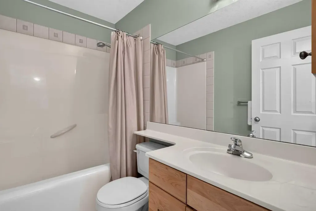 121 Sherwood Way NW Calgary AB T3R 1M8