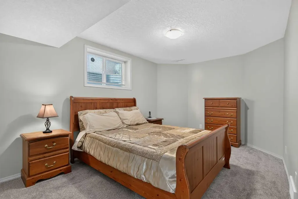 121 Sherwood Way NW Calgary AB T3R 1M8