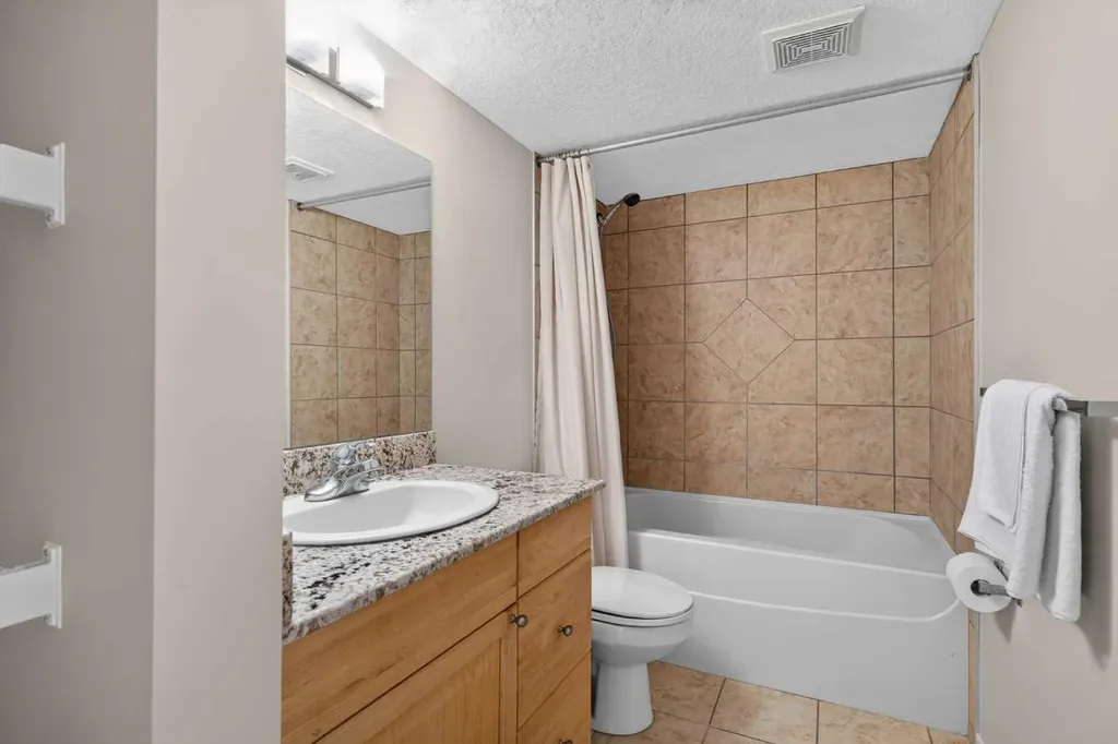 121 Sherwood Way NW Calgary AB T3R 1M8