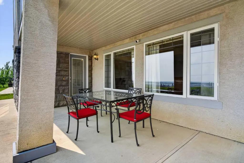 121 Sherwood Way NW Calgary AB T3R 1M8