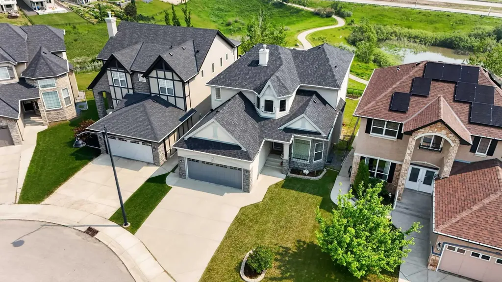 121 Sherwood Way NW Calgary AB T3R 1M8