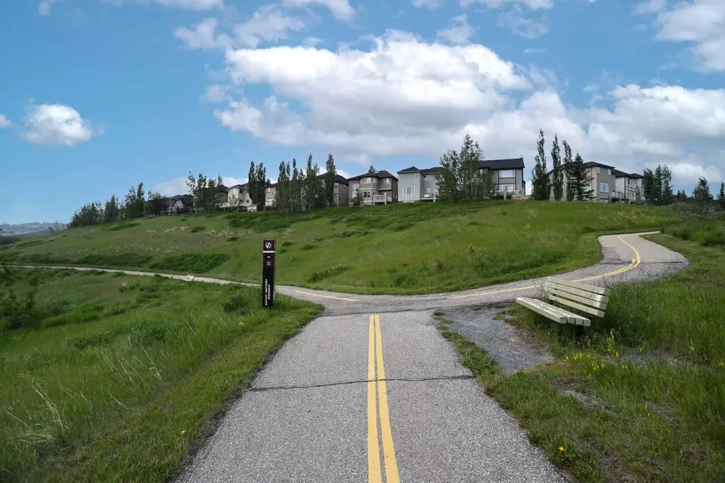 121 Sherwood Way NW Calgary AB T3R 1M8