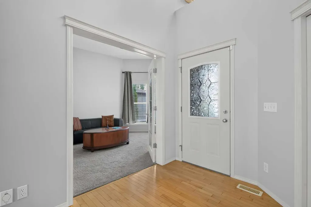 121 Sherwood Way NW Calgary AB T3R 1M8